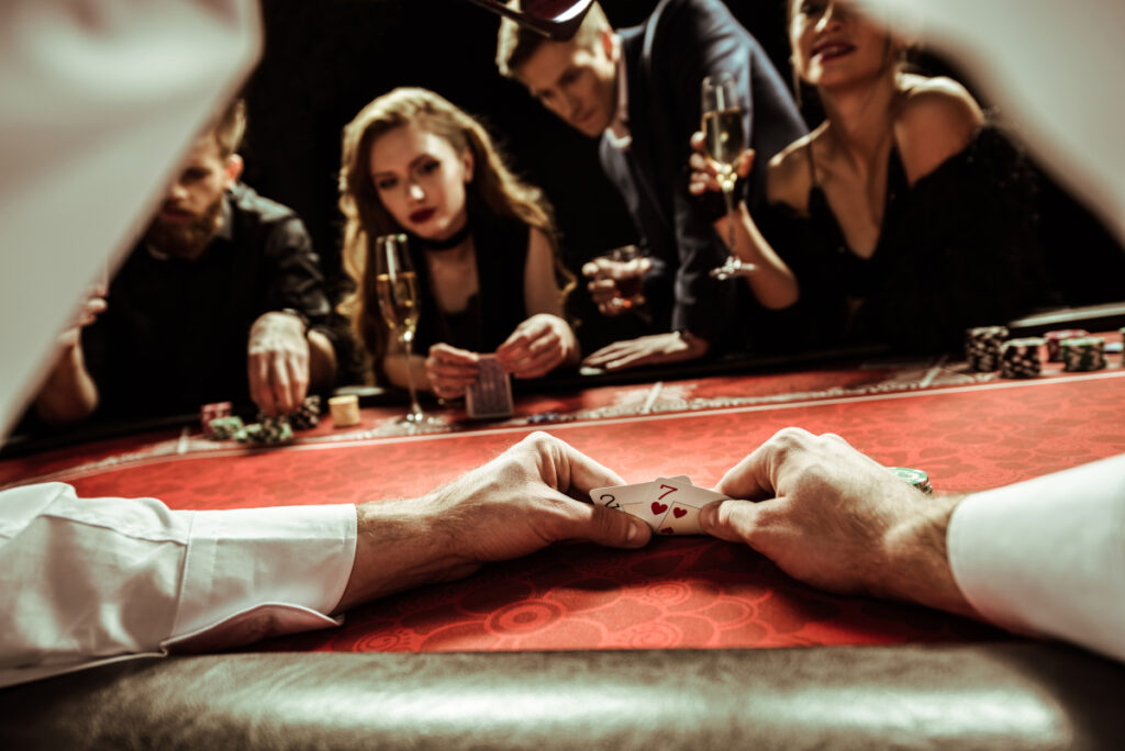 jouer des mains de poker